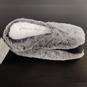 Gray faux-fur slippers